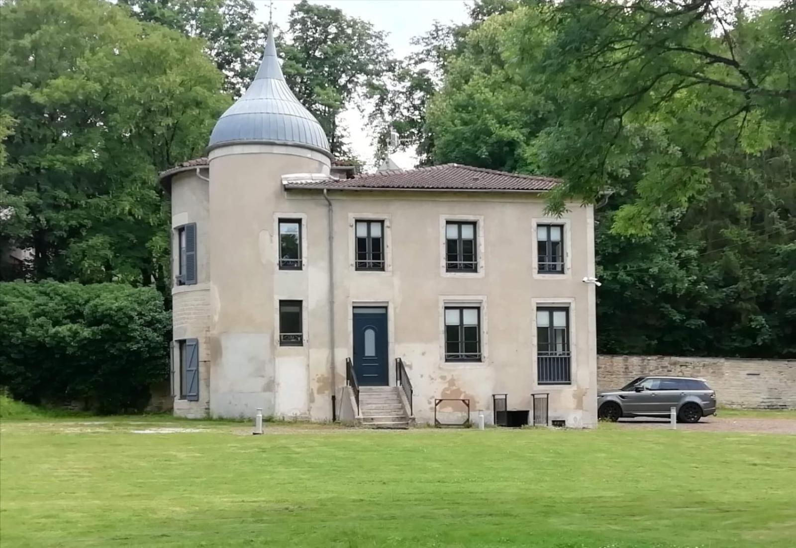 Lodge Hotel De Sommedieue Verdun Exterior photo
