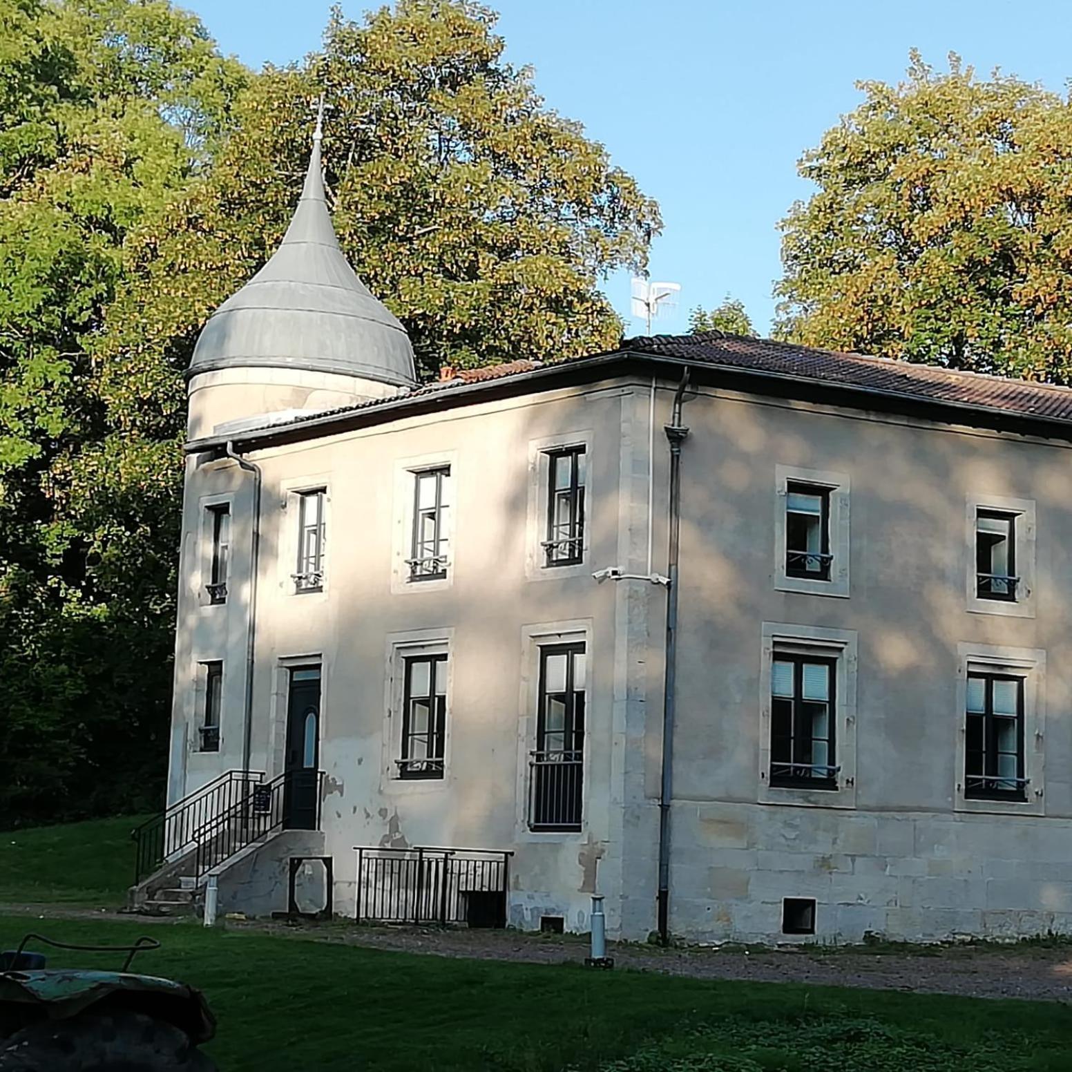 Lodge Hotel De Sommedieue Verdun Exterior photo